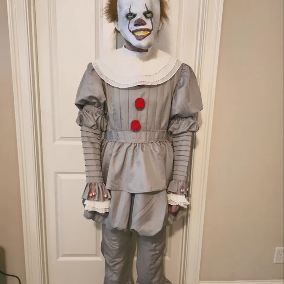 Authentic 2017 IT Pennywise screen worn prop/costume. Excellent quality & condit - Picture 9 of 10